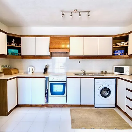 Prime Location: 3 Bedroom/3 Bath+terrace