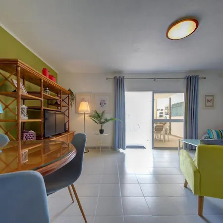 Prime Location: 3 Bedroom/3 Bath+terrace *