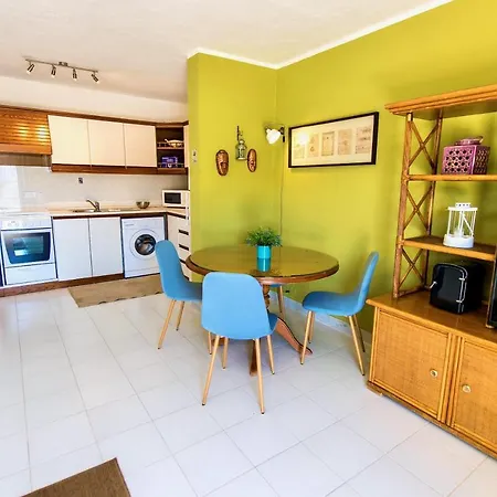 Apartment Prime Location: 3 Bedroom/3 Bath+terrace