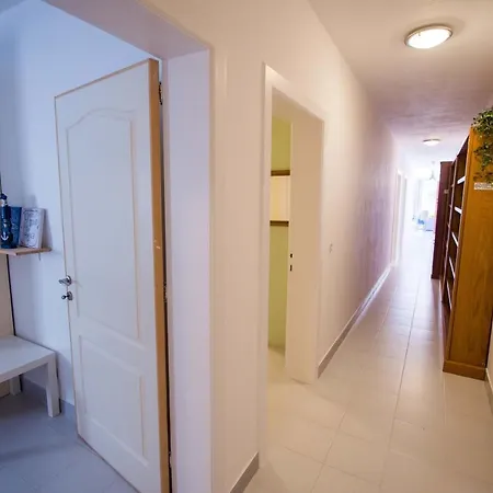 Apartment Prime Location: 3 Bedroom/3 Bath+terrace