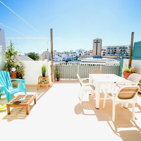 Prime Location: 3 Bedroom/3 Bath+terrace *