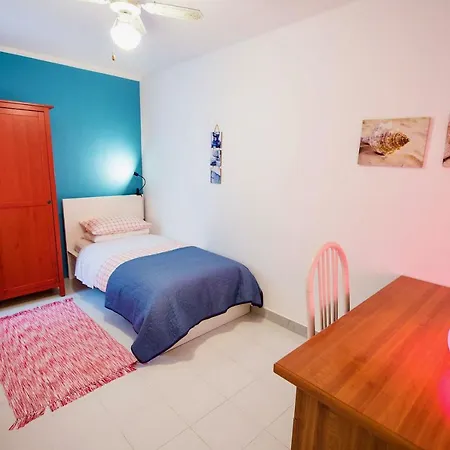 Prime Location: 3 Bedroom/3 Bath+terrace San Ġiljan