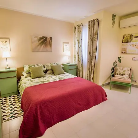 Prime Location: 3 Bedroom/3 Bath+terrace *