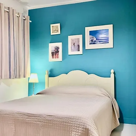 Prime Location: 3 Bedroom/3 Bath+terrace