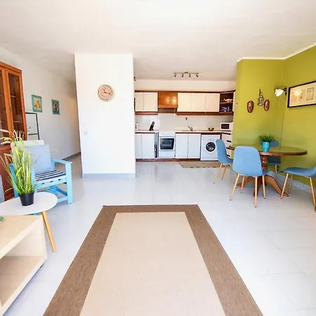 شقة Prime Location: 3 Bedroom/3 Bath+terrace