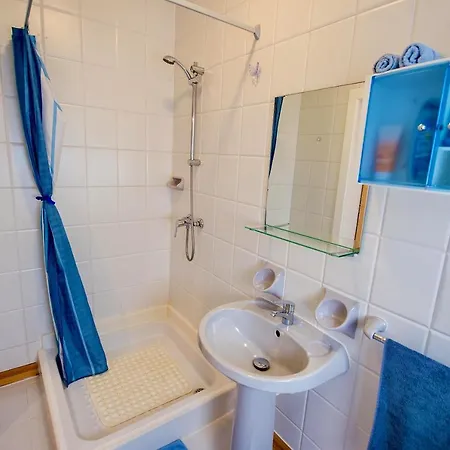 Prime Location: 3 Bedroom/3 Bath+terrace شقة *