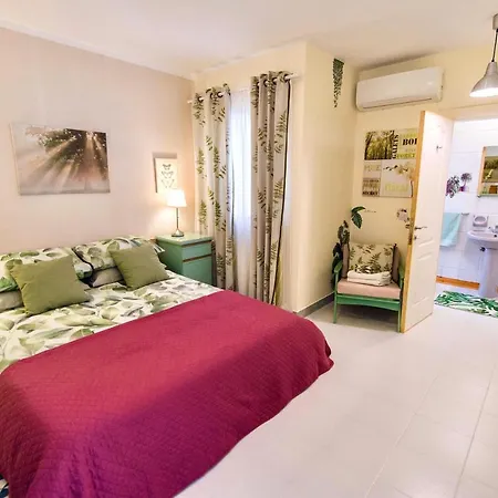 Prime Location: 3 Bedroom/3 Bath+terrace شقة