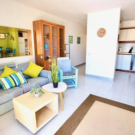 شقة Prime Location: 3 Bedroom/3 Bath+terrace *