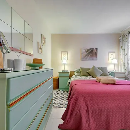 شقة Prime Location: 3 Bedroom/3 Bath+terrace *